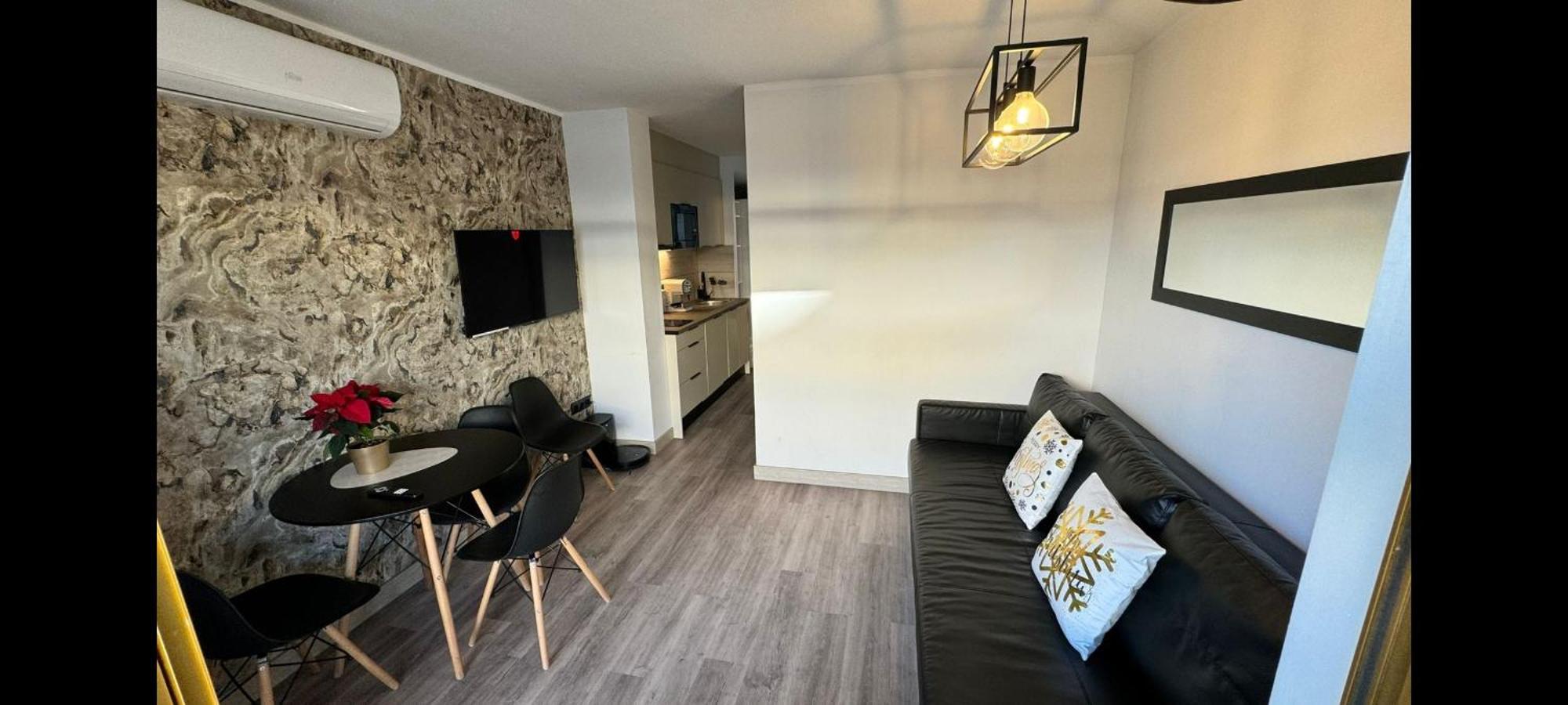 A Estrenar Preciosos Apartamentos Aparthotel Inter2, New Apartments Ln Aparthotel 12 Months Open! Self Check In! Reserva Garaje! سالو المظهر الخارجي الصورة