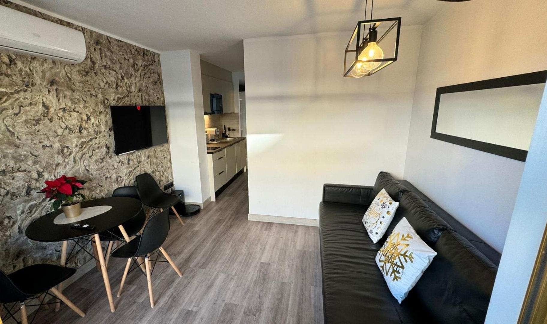 A Estrenar Preciosos Apartamentos Aparthotel Inter2, New Apartments Ln Aparthotel 12 Months Open! Self Check In! Reserva Garaje! سالو المظهر الخارجي الصورة